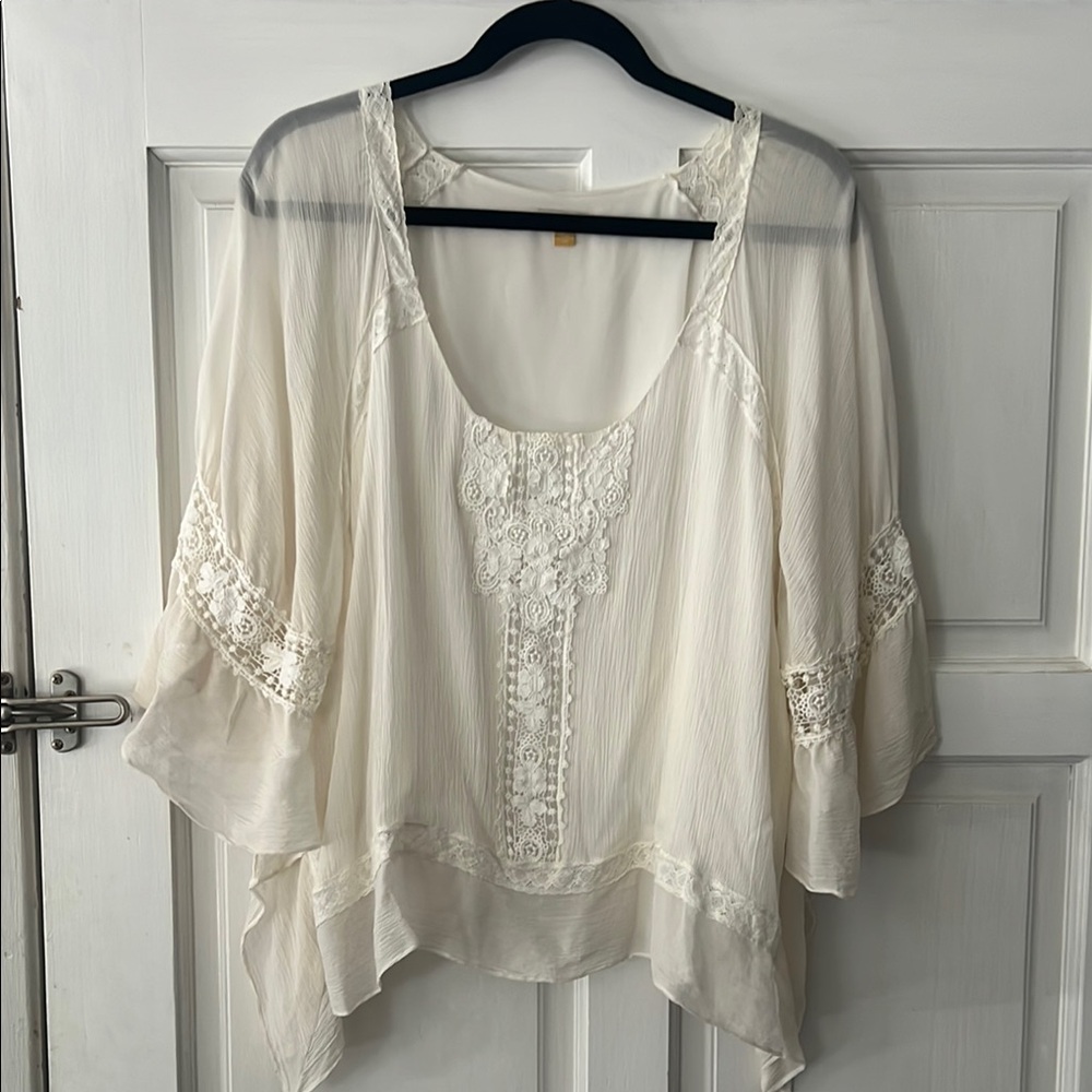 Leifsdottir Cream Flutter Sleeve Asymmetrical Blouse